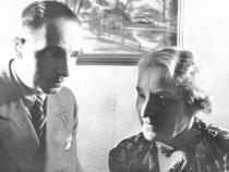 Gertrud Grossmann mit ihrem Sohn Hans in ihrer Wohnung, 1938 Bild: Archiv Atina Grossmann