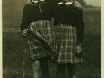 Die Zwillingsnichten Annemarie und Irene, F: Margarete Gerson, um 1938 (Familienbesitz)