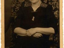 Hedwig Peters im Lehnstuhl, 1948 © Familienbesitz