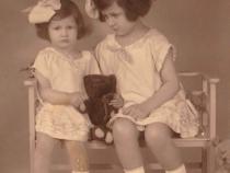 Irene Glaser und ihre jüngere Schwester Eva. Bild: Privatarchi