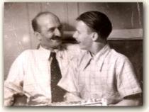 Siegbert mit seinem Vater Max, kurz nach der Reunion 1947 (c) The Yiddish Radio Project
