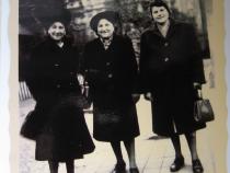 Rosa Schlagk (links) mit ihren Schwestern Hedwig Peters (MItte) und Regina Vogler (rechts), Anfang der 1950er Jahre © Familienbesitz