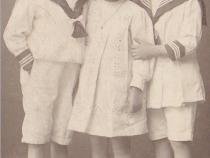 Charlotte Rosa mit ihren Brüdern Rudolf und Karl Gerhard Bild: Privatarchiv