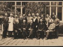 Mitarbeiterinnen und Mitarbeiter des Realkatalogs der Preußischen Staatsbibliothek, 1933, ganz rechts Ernst Honigmann © SBB-PK