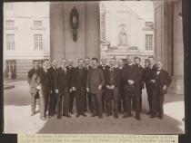 Gruppenfoto von Mitarbeitern der Preußischen Staatsbibliothek, 1925, darunter Walter Gottschalk (3. von links) © SBB-PK