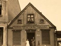 Ansicht des Hauses der Familie Frankenstein in Flatow, 1935; Jüdisches Museum Berlin, Inv.-Nr. 2011/73/8/006, Schenkung von Leonie und Walter Frankenstein