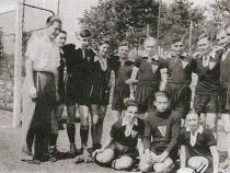 Georg Blond (6. von links)