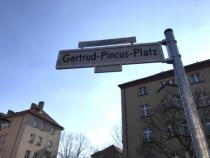 Gertrud Pincus Straßenschild: 10. März 2022 Benennung eines Platzes in Gertud-Pincus-Platz. Foto: K. Sievert
