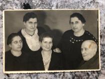 Cecilie Robinski mit ihren Schwestern Minna, Hilda, Frieda und ihrem Vater Ephraim Grünberg © Familienbesitz