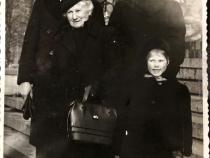 Das Bild zeigt Ephraim und Sinaida mit Ruth und deren Tochter Inna, 1957 in Riga. Bild: Privatbesit