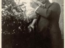Julius Meyer mit seinem Enkel Werner (1929) Bild: Familienarchiv