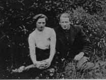 Kurt Majerowicz mit seiner Schwester Irma in Westerbork, August 1939