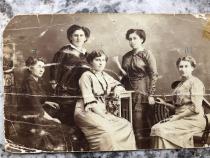 Cecilie Robinski mit ihren Schwestern Dora, Minna, Hilda und Frieda © Familienbesitz