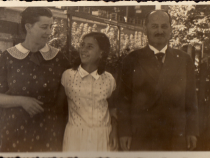 Leo Mendelsohn mit Tochter Liselotte und Frau Belsora, ca. 1936