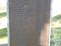 Salomon Fischel; Gedenkstele auf dem Jüdischen Friedhof Weißensee an dem Urnenfeld mit Aschen aus den Konzentrationslagern; Foto © P. Gutsche