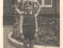 Oscar Epstein mit seiner Schwester Charlotte, 1936