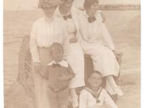 Ruscha mit Gerd, Elisabeth, Rudi und Elli 1914 Bild: Familienbesitz