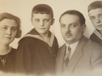 Cilla und Josef Schiffmann mit ihren Söhnen Max und Leo um 1920 