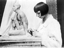 Die Bildhauerin Oda Schottmüller im Atelier von Milly Steger, 1929 Bild: N.N./ EMPORE, Antikriegsmuseum