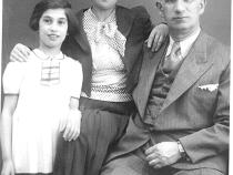 Paula Schwarz mit ihren Eltern; Foto: Familie Schwarz (USA)