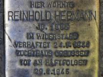 Stolperstein für Reinhold Hermann.