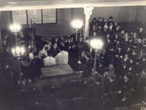 Fotografie der Hochzeit von Menasche Steinhardt und Edith in Berlin, 1935.